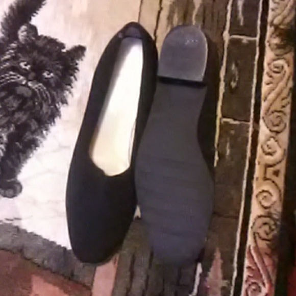 Shoes - Picture 3 of 4